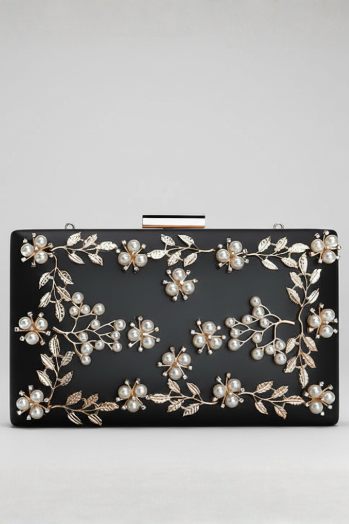 Clutch til damer med blomsterbroderi af perler og kæde