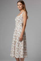 Rochie de damă cu decolteu rotund și fără mâneci