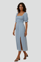 Rochie de damă cu bust încrețit și crăpătură laterală