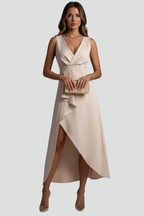 Vestido de mujer con escote en V y bajo asimétrico