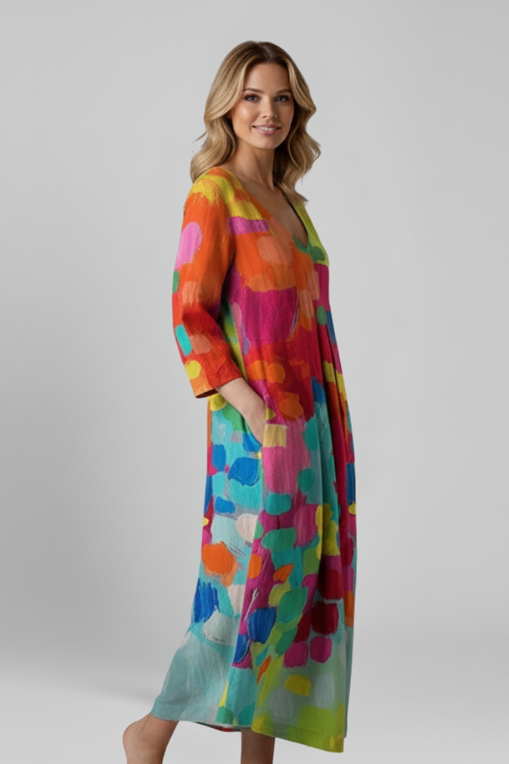 Vestido de mulher com decote em V e tecido estampado