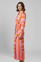 Vestido de mujer con lazada en la cintura y manga larga