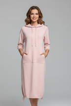 Vestido de mulher com cordão na bainha e bolso tipo canguru