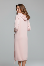 Vestido de mulher com cordão na bainha e bolso tipo canguru