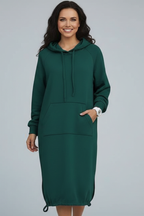 Vestido de mulher com cordão na bainha e bolso tipo canguru