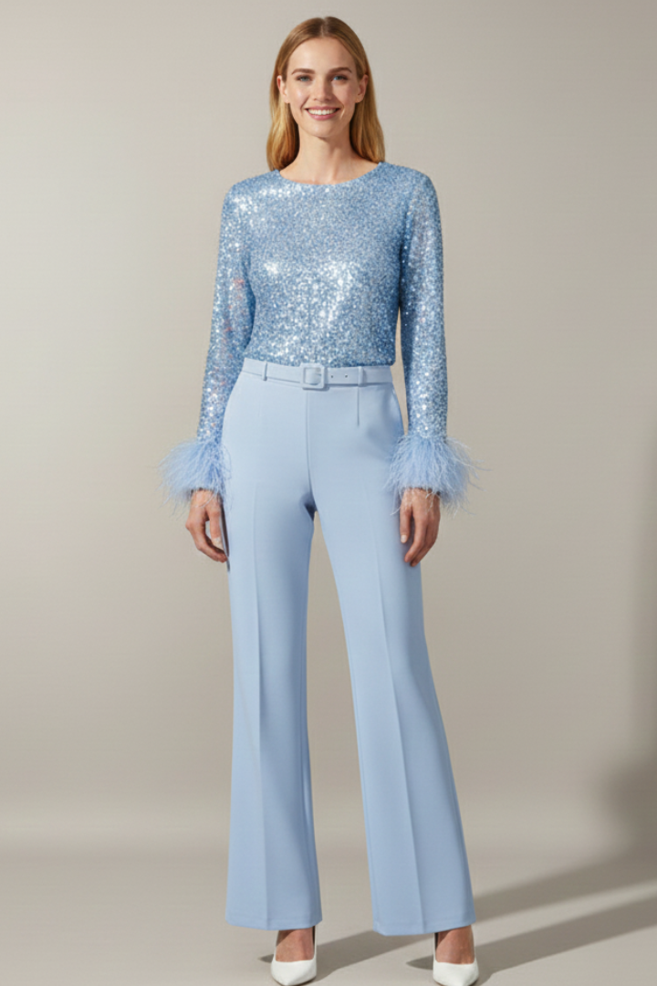 Tuta donna con top di paillettes e polsini con piume
