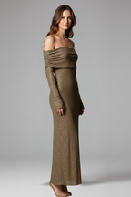 Vestido maxi de mulher com ombros a descoberto e mangas compridas