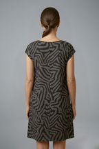 Vestido midi de mulher com corte em A e mangas largas