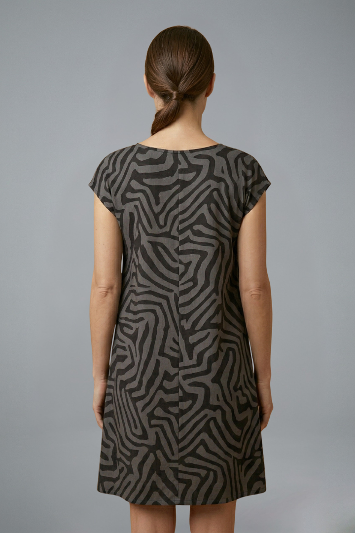 Vestido midi de mulher com corte em A e mangas largas