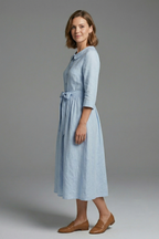 Vestido midi de mulher com decote em V e atilho na cintura