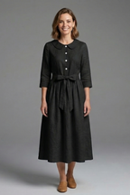 Vestido midi de mulher com decote em V e atilho na cintura