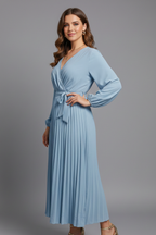 Vestido midi de mulher com decote em V
