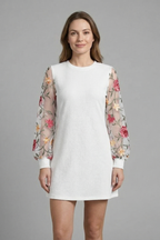 Vestito mini donna con maniche a vescovo e dettaglio ricamato