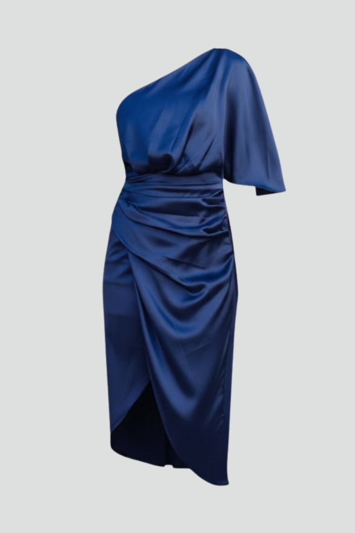 Vestido midi de mulher com um ombro e cintura drapeada