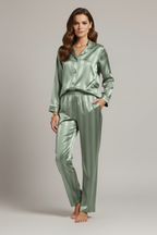 Pijama de damă din satin cu cămașă cu nasturi și pantaloni drepți