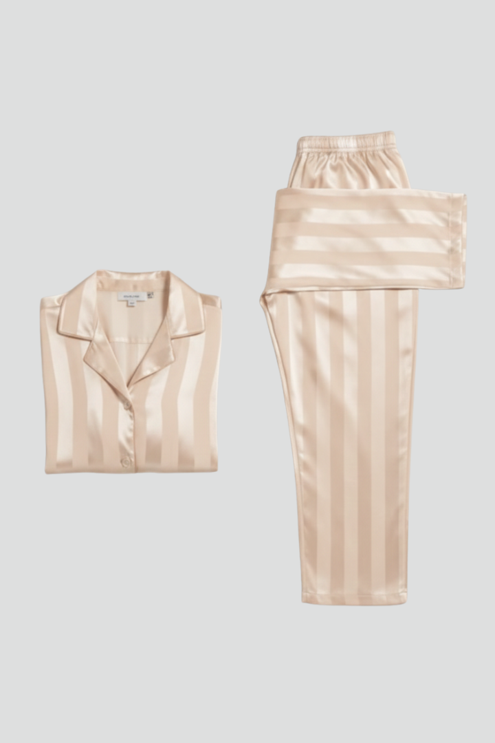Completo pigiama in raso donna con camicia con bottoni e pantaloni a gamba dritta