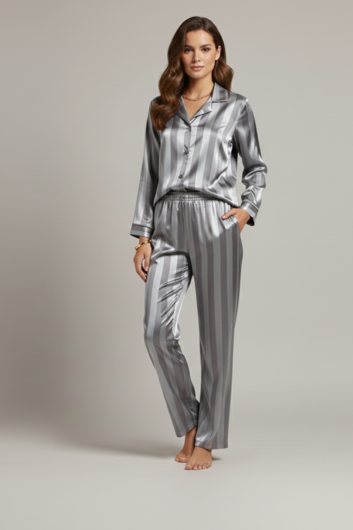 Completo pigiama in raso donna con camicia con bottoni e pantaloni a gamba dritta