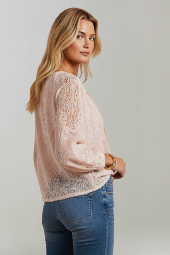 Blouse femme à détails en dentelle et col à nouer