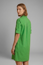 Vestido de mujer con cierre de botones y bolsillos laterales