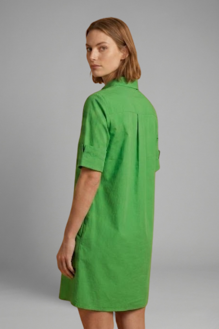 Vestido de mujer con cierre de botones y bolsillos laterales