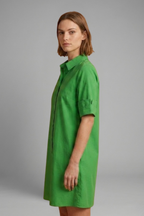 Vestido de mujer con cierre de botones y bolsillos laterales