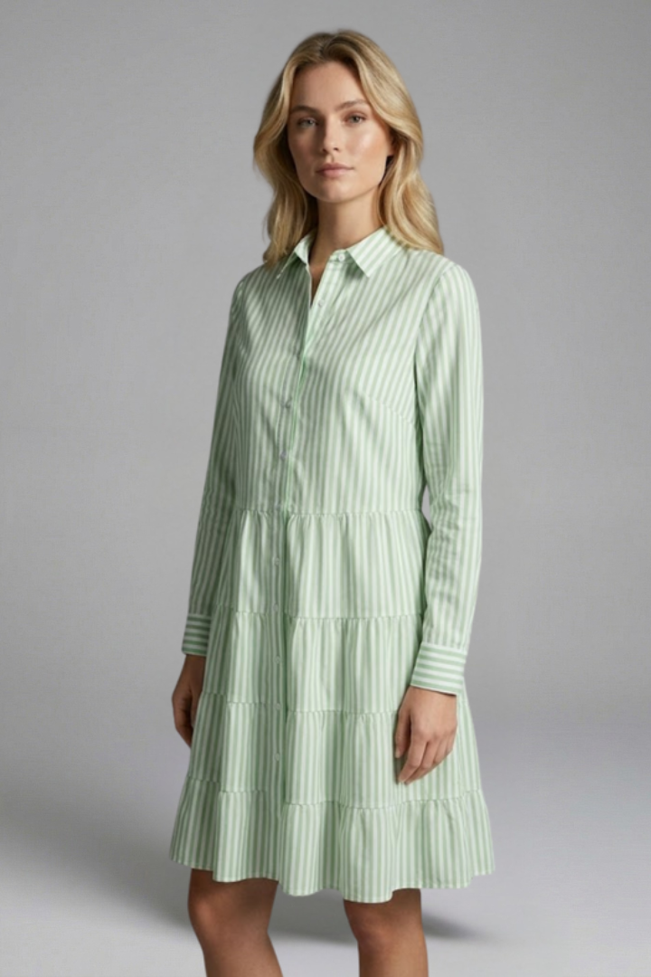 Vestido de mujer con botones y falda de capas