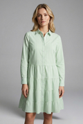 Vestido de mujer con botones y falda de capas