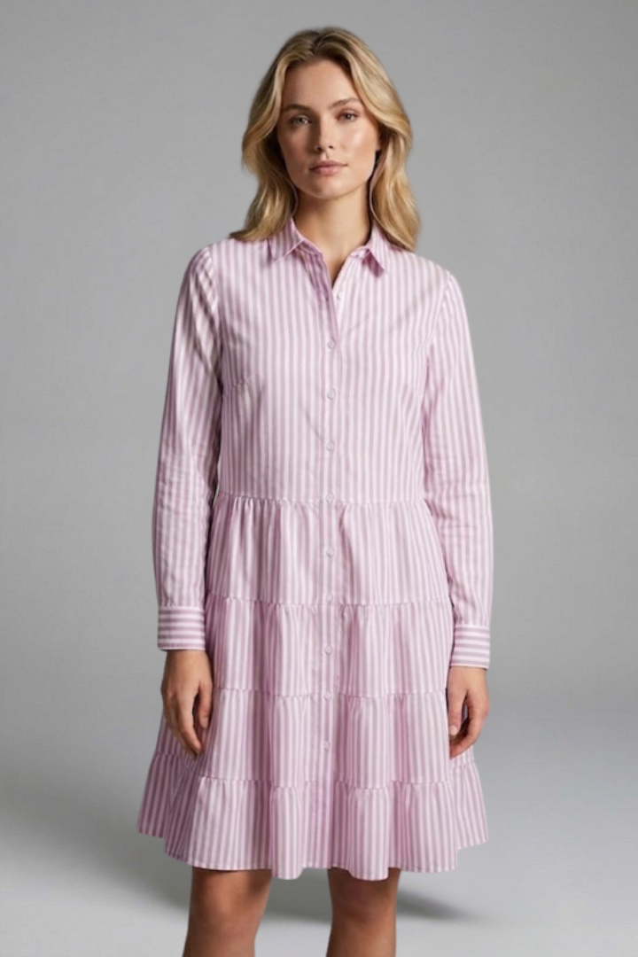 Vestido de mujer con botones y falda de capas