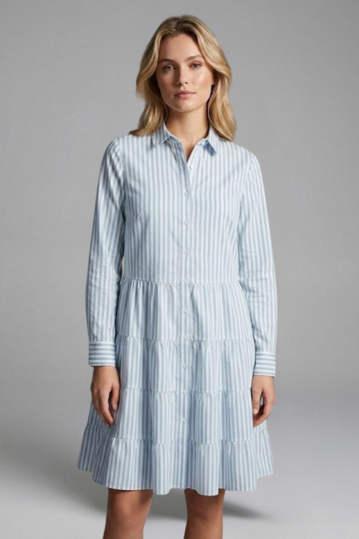 Vestido de mujer con botones y falda de capas