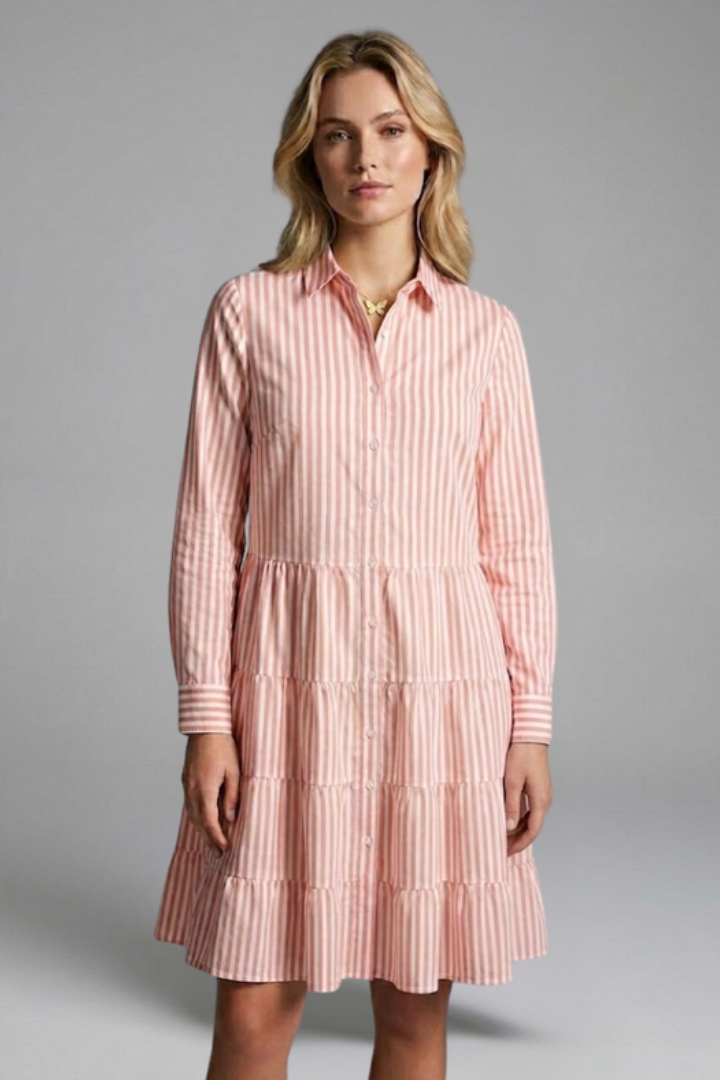 Vestido de mujer con botones y falda de capas