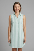 Vestido de mulher com botões à frente e padrão às riscas