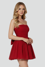 Rochie mini de damă cu fundă decorativă și croială fără bretele