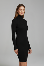 Rochie scurtă de damă cu decolteu înalt și mâneci lungi