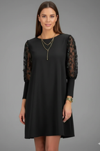 Rochie mini de damă cu mâneci din dantelă