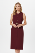 Vestido midi de mulher sem mangas, com cinto na cintura e botões