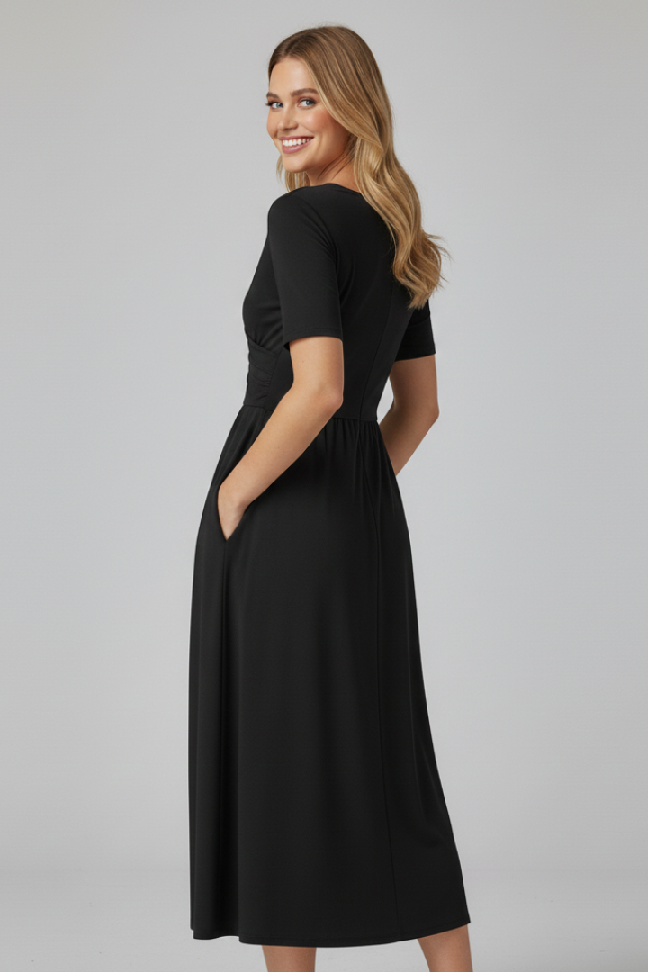 Vestido de mujer con escote en V y mangas cortas