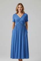 Vestido de mujer con escote en V y mangas cortas