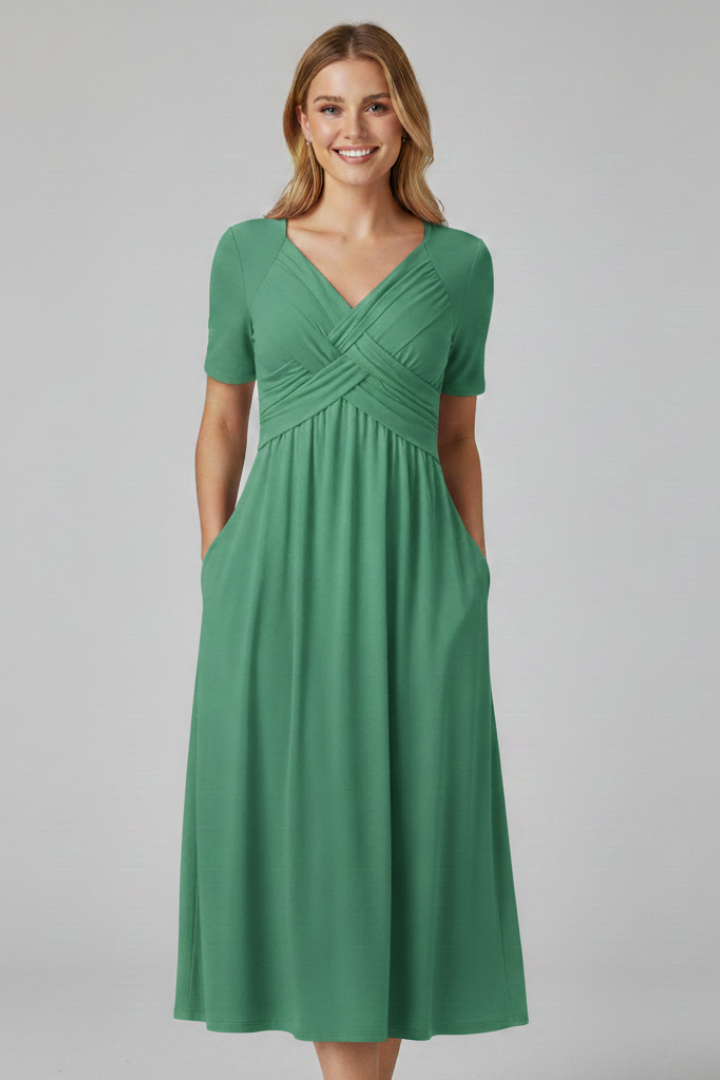 Vestido de mujer con escote en V y mangas cortas