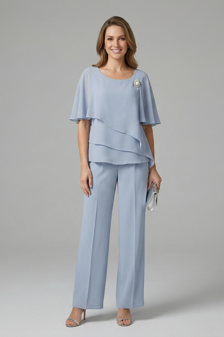 Completo donna con top a strati e pantaloni a gamba dritta