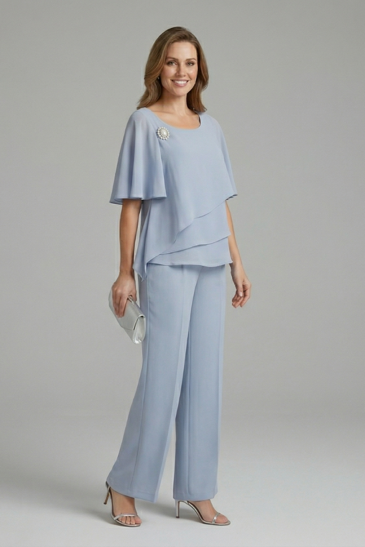 Completo donna con top a strati e pantaloni a gamba dritta