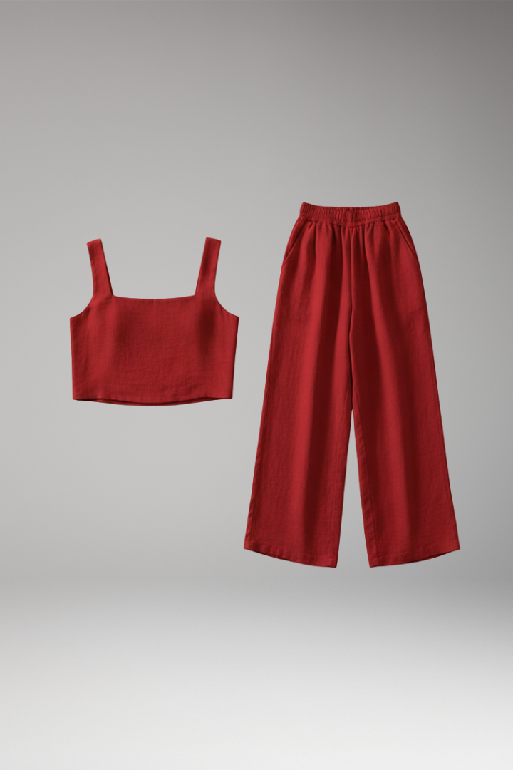 Conjunto de mulher com top de alças e calças largas