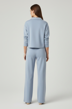 Completo donna con top scollo a V e pantaloni a gamba ampia