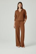 Completo donna con top scollo a V e pantaloni a gamba ampia