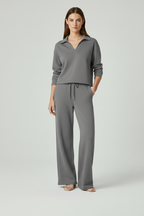 Completo donna con top scollo a V e pantaloni a gamba ampia