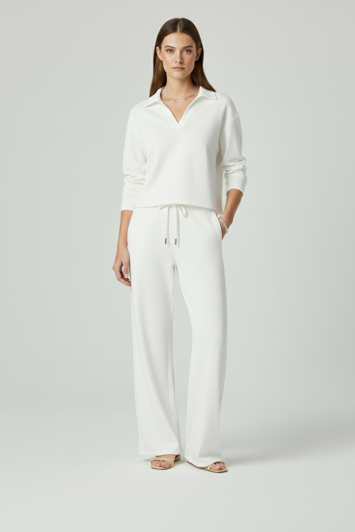Completo donna con top scollo a V e pantaloni a gamba ampia