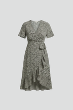 Rochie de damă cu decolteu în V și mâneci scurte
