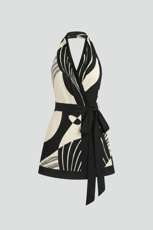 Vestido de mulher com decote halter e cinto de atar