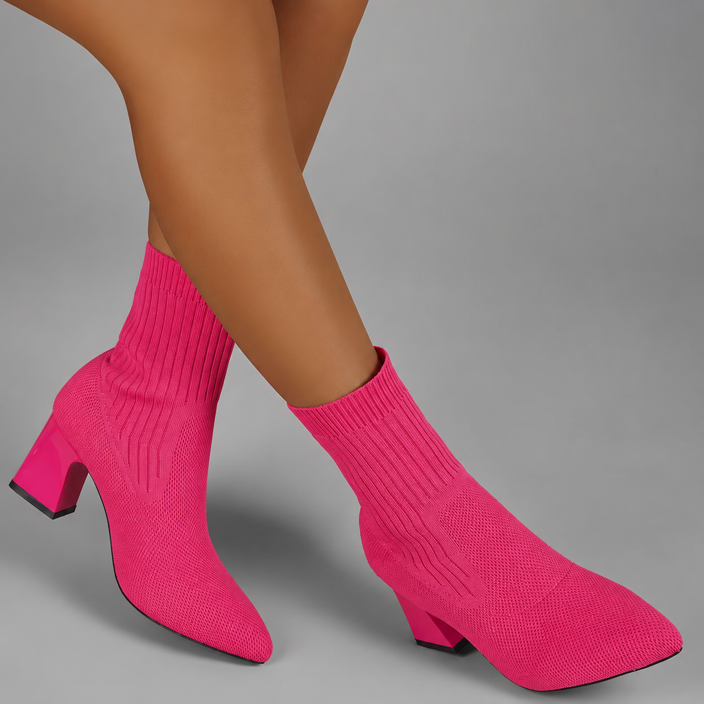 Botins estilo meia de mulher com salto alto grosso