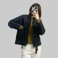 Chaqueta acolchada corta de mujer con cuello alto y bolsillos
