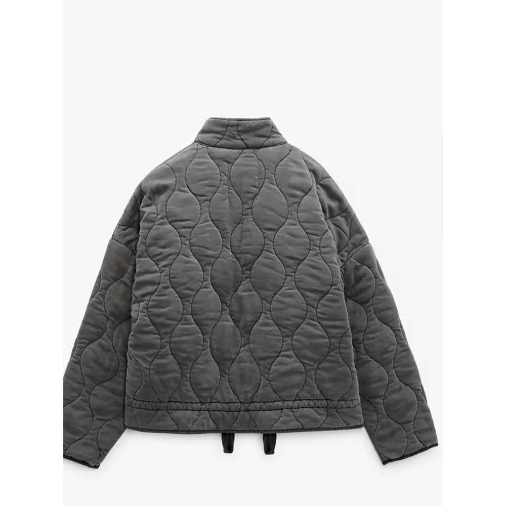 Chaqueta acolchada corta de mujer con cuello alto y bolsillos